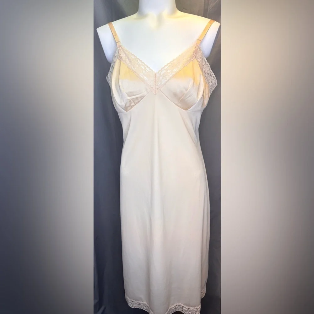 Vanity Fair Vintage Full Slip Size 36 L Nylon Lace Dress Slip Made in USA